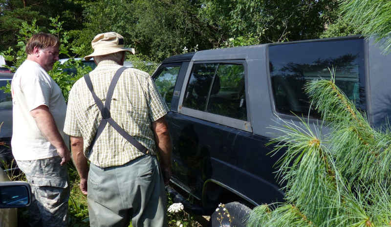 Illustration for article titled A Michigan Town Is Forcing This Man To Sell 20 Old Cars Off His Property Every Month